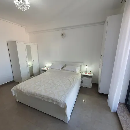 Seaview Studio Summerland, * Mamaia